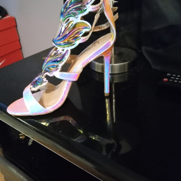 Heels - Picture 2 of 2